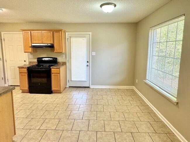 Building Photo - Now Leasing - Move In Special - Available ...