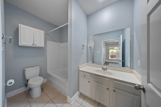 Foto del edificio - 2 Bedroom Condo in a Gated Community Near LSU