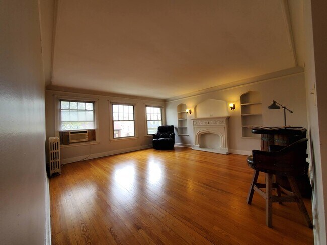 Building Photo - 6107 N Francisco Ave