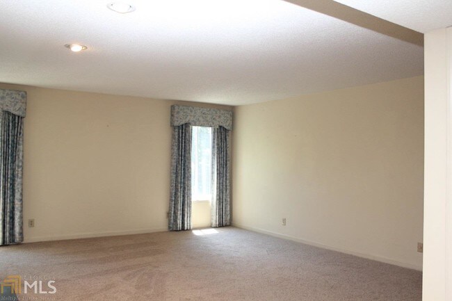 Foto del edificio - 574 Emory Oaks Way