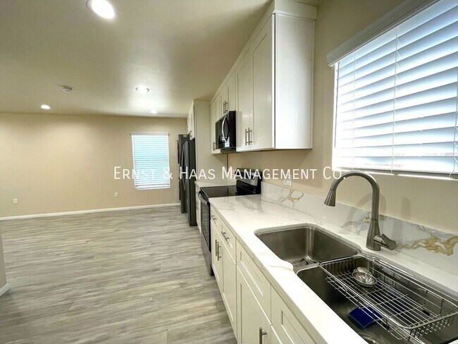 Foto del edificio - 15134 S Frailey Ave