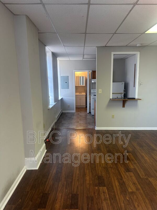 Building Photo - 95 N Main St