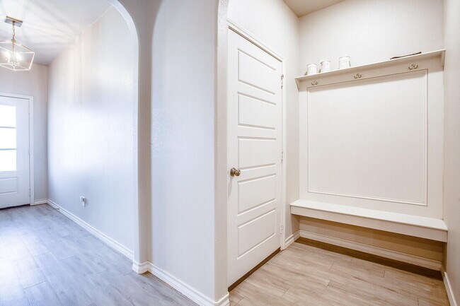 Foto del edificio - 2328 104th St