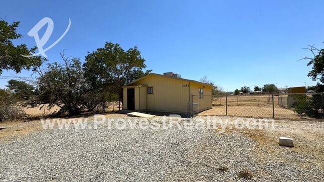 Foto del edificio - 13193 Begonia Rd