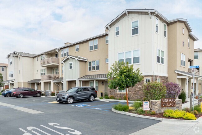 Foto del edificio - Vineyard Village