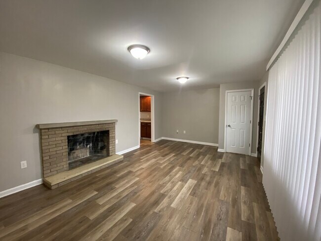 Foto del edificio - 571 Grayton Rd