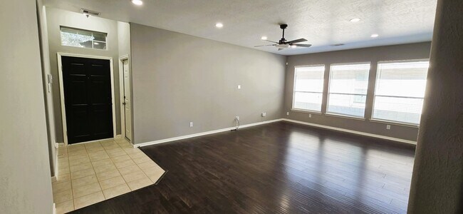 Foto del edificio - 21703 Sierra Long Dr