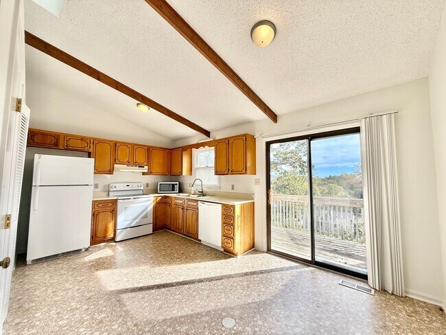 Foto del edificio - Two Bedroom Duplex with Garage and Storage / North Asheville