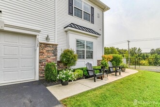 Building Photo - 1529 Paxton Ln