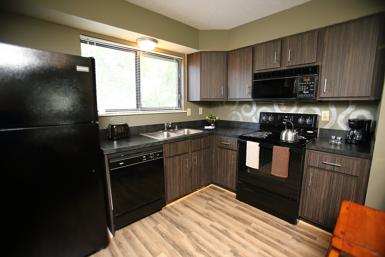 Foto principal - 1300 Pine Valley Dr