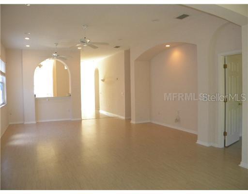 Foto del edificio - 639 Lake Clark Pl