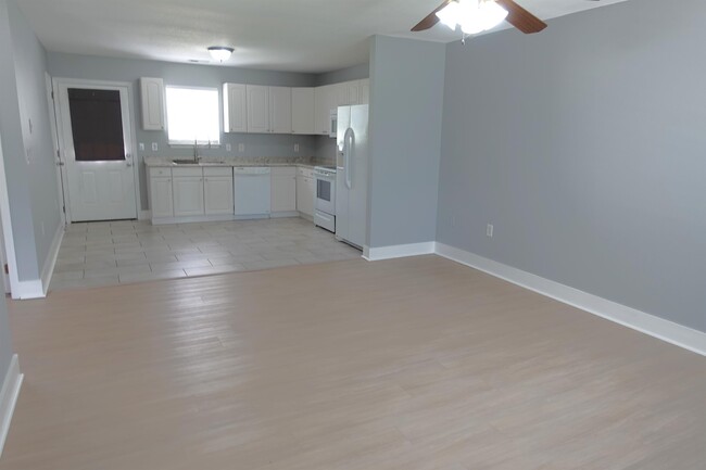 Building Photo - 109 Lakeview Dr