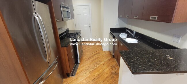 Foto del edificio - 2250 W Morse Ave