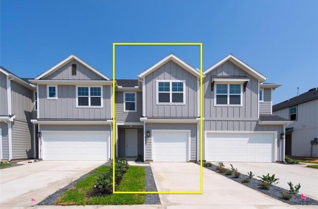 Building Photo - 27930 Western Crk Ct