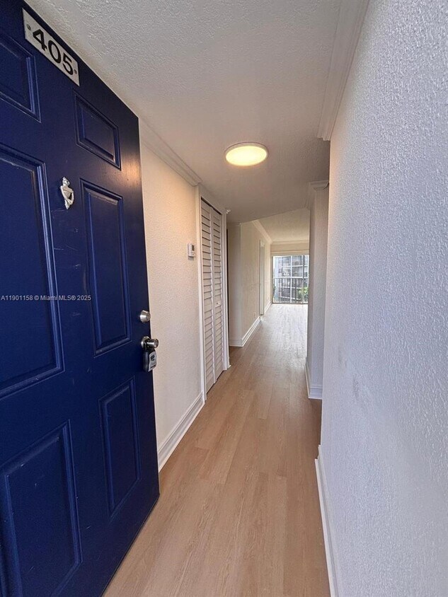 Foto principal - 8740 N Sherman Cir