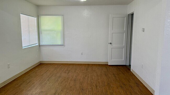 Foto del edificio - 13927 Hwy Ave