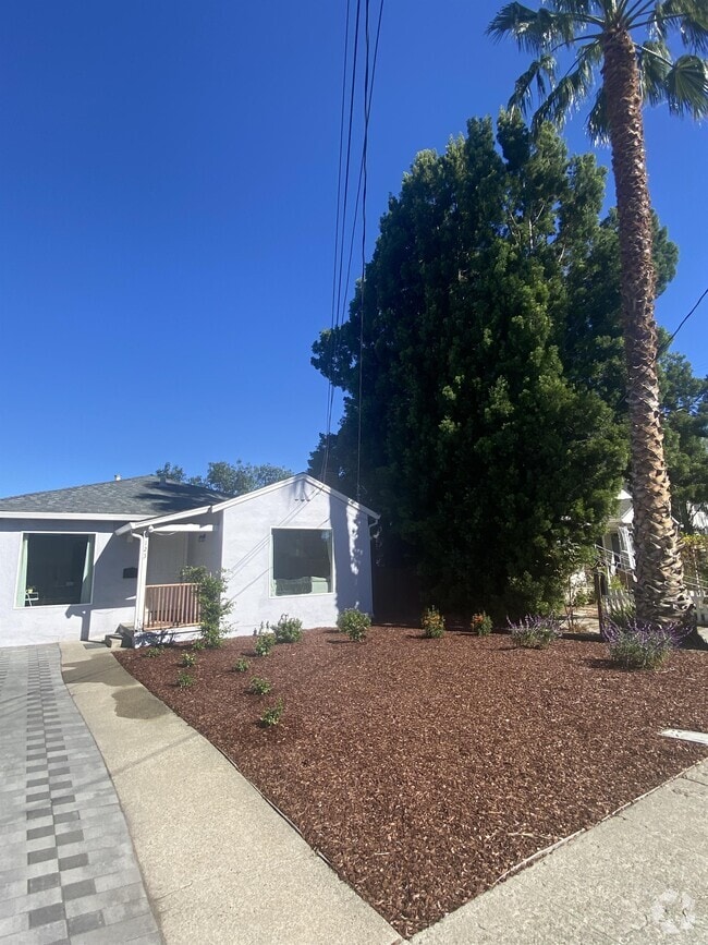 Downtown Campbell Apartments for Rent with a Yard Campbell, CA 1