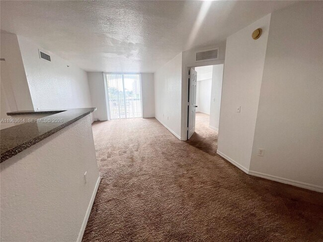 Foto del edificio - 13800 NE 3rd Ct