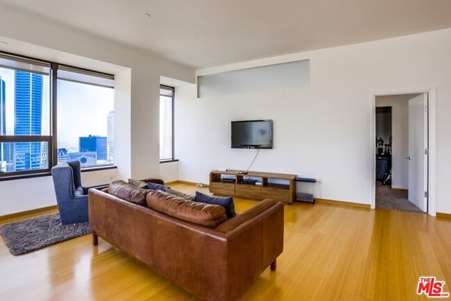 Foto del edificio - 1100 Wilshire Blvd