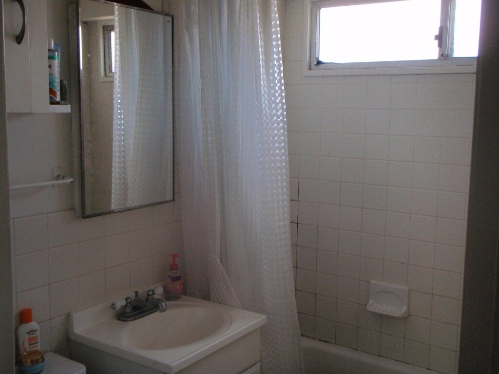 Baño - 5026-5032 Cape May Ave
