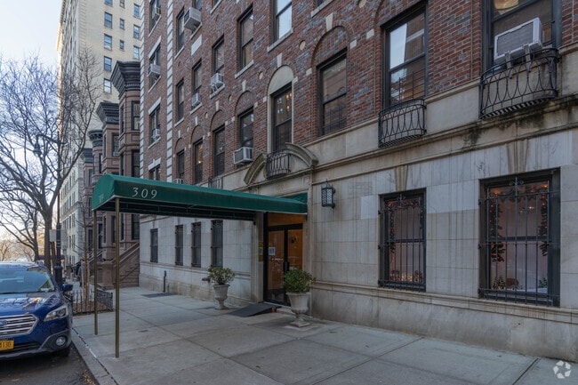 Foto del edificio - 305 W 104th St