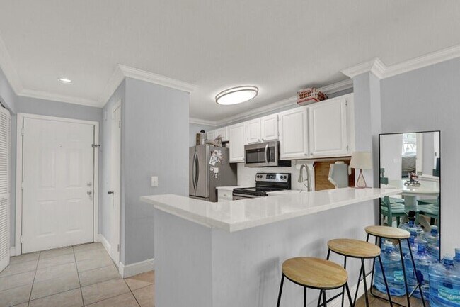 Foto del edificio - 1745 Palm Cove Blvd