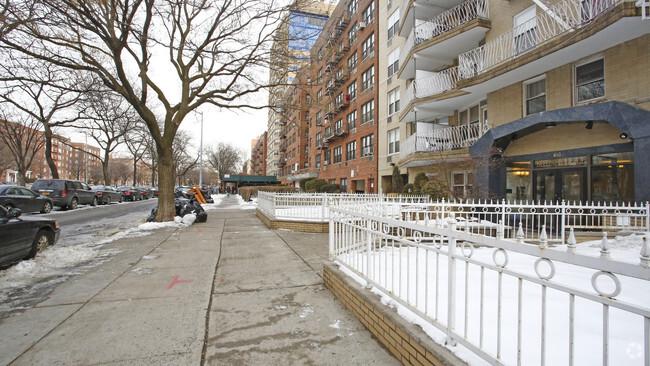 Foto del edificio - 483 Ocean Parkway