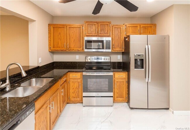 Building Photo - 205 Crestwood Ct