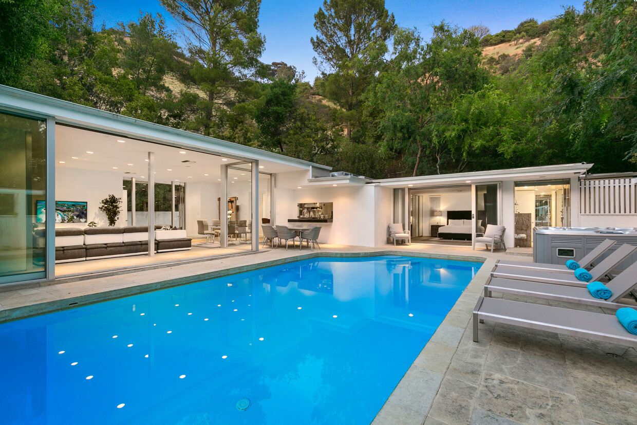 Primary Photo - 1444 Benedict Canyon Dr