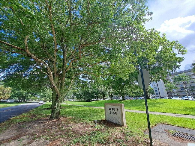 Foto del edificio - 3150 W Rolling Hills Cir