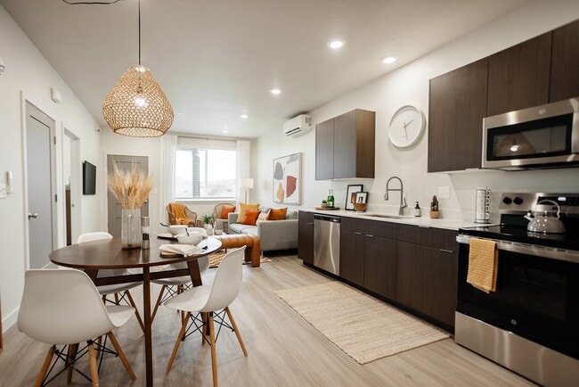 Building Photo - Banner Hill Townhomes