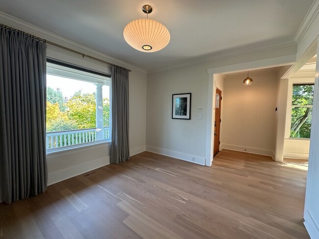 Living room - 211 W Boston St