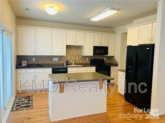 Foto del edificio - 7549 Bluff Point Ln