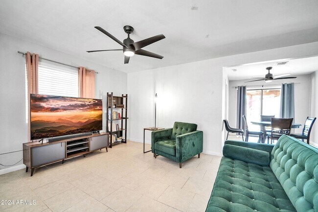 Foto del edificio - 2643 E Clarendon Ave