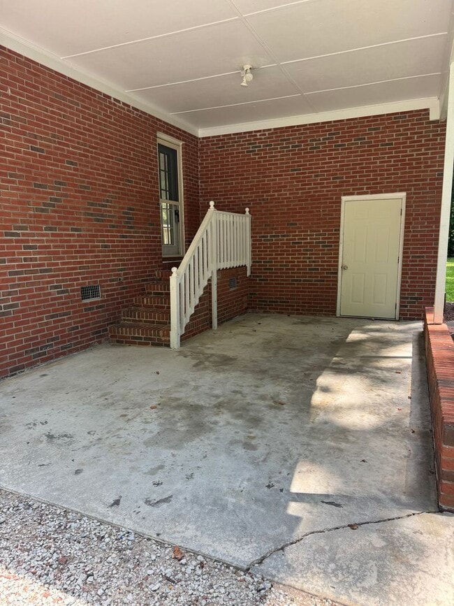 Building Photo - 3 BR 1 BA near Onslow Pines Park