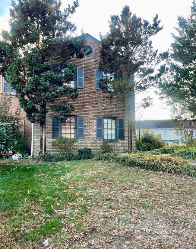 Building Photo - 727 Olde Greenwich Cir