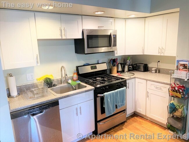 Building Photo - 108 Central St