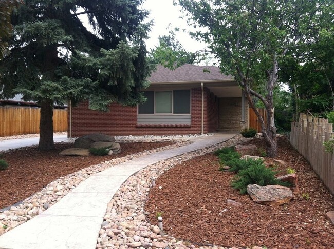 Building Photo - Spacious Backyard