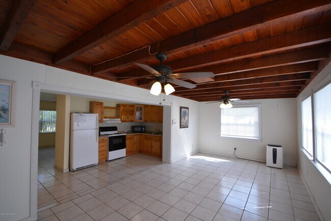 Building Photo - 2807 Tropic Rd