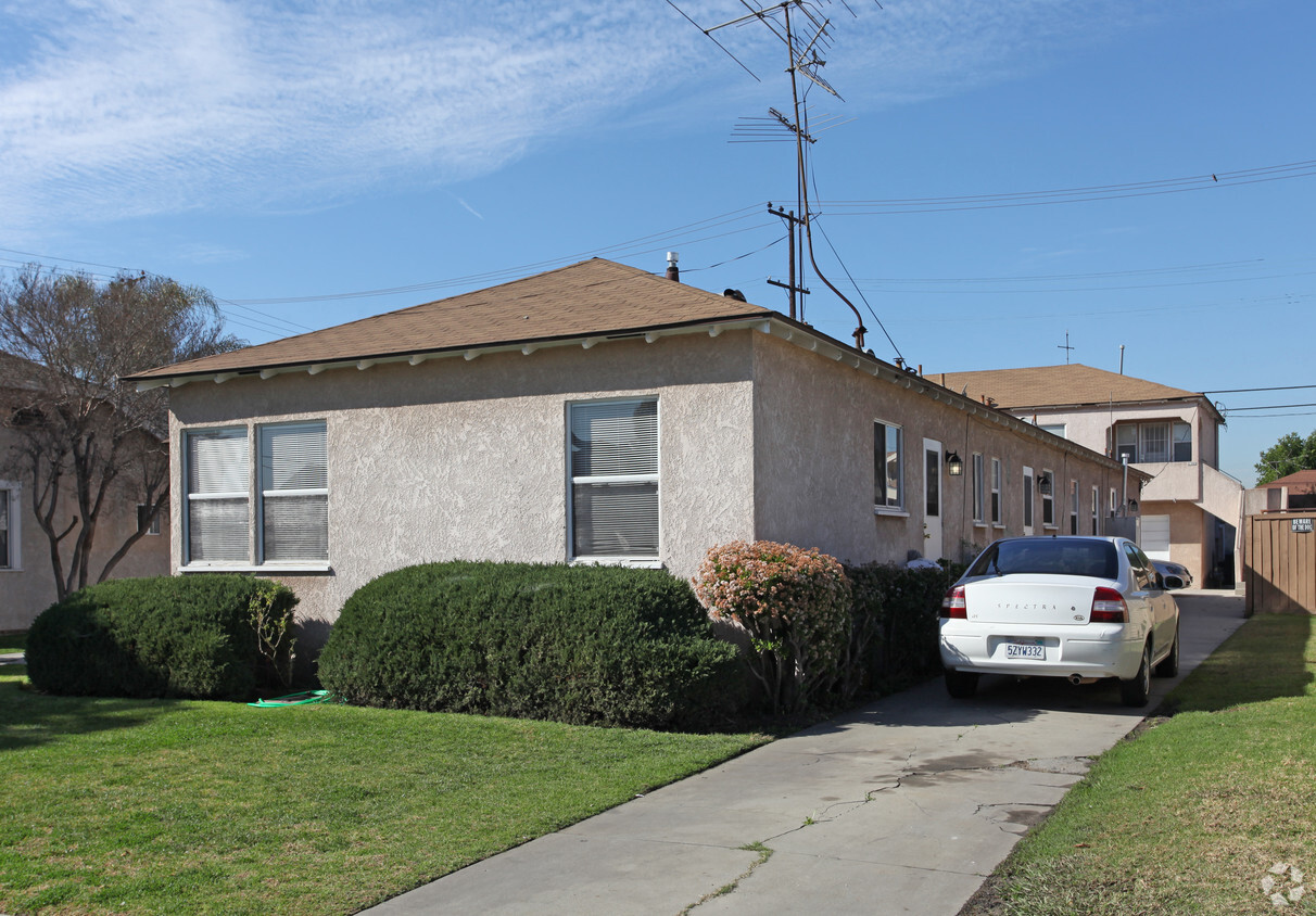 Building Photo - 8169 Commercial Pl