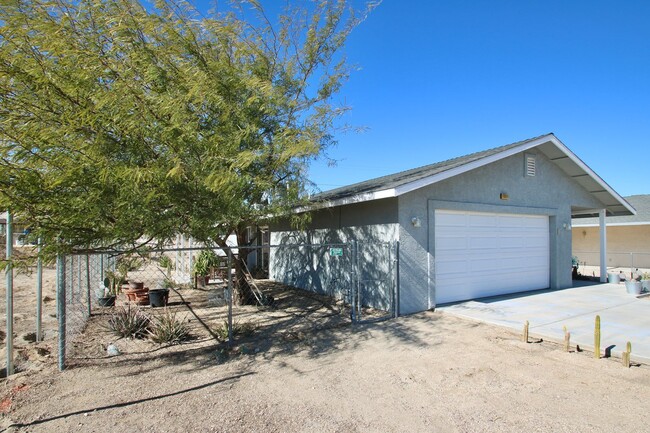 Building Photo - 3-bedroom 2 bath Home with Central AC - Cl...