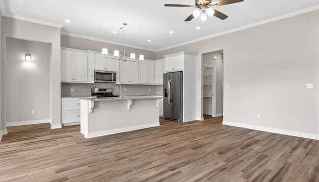 Building Photo - 4956 Laurel Cir