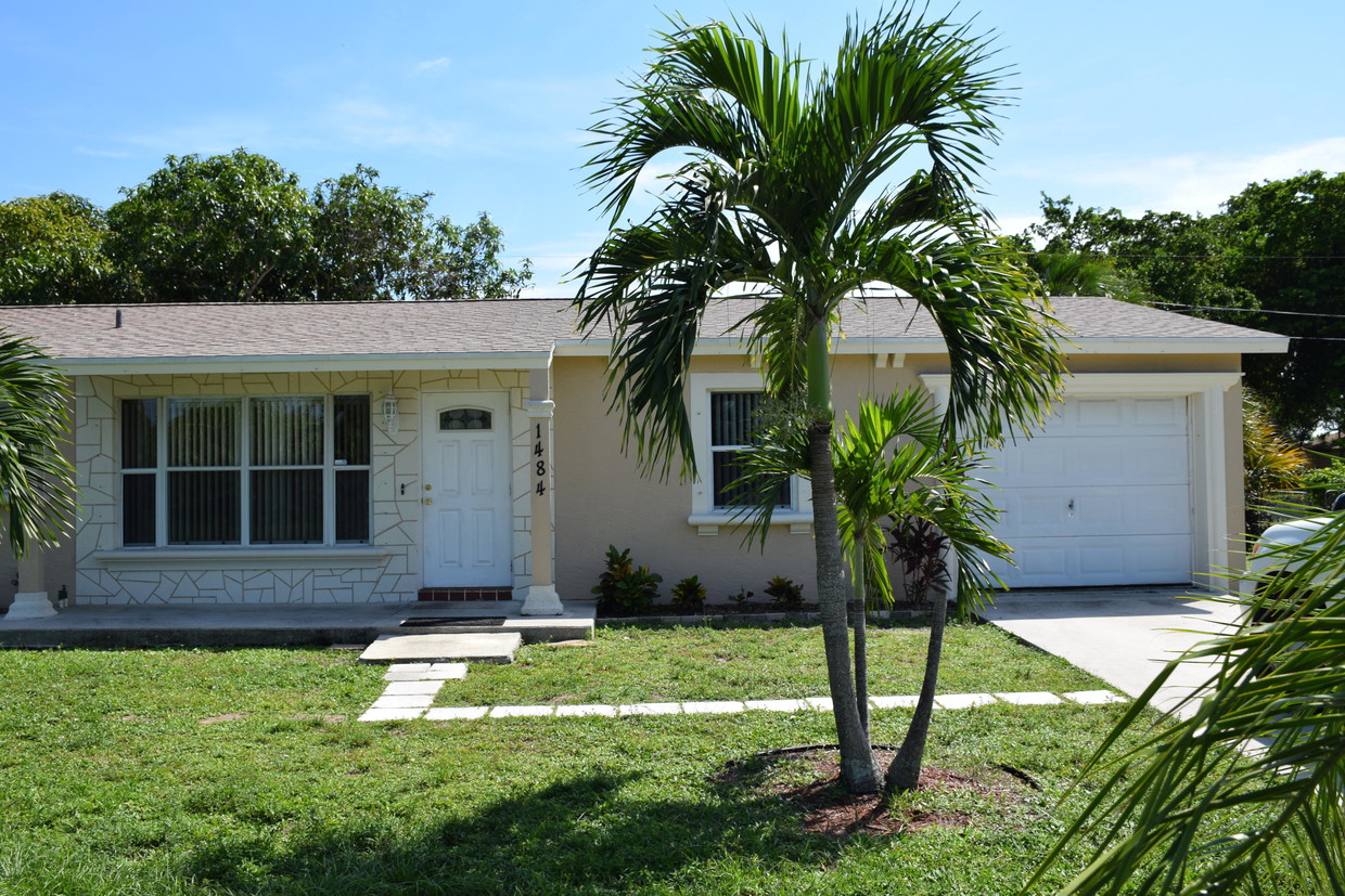 1484 13th Street West Palm Beach FL 33401 - 1484  13th Street  West Palm Beach FL 33401