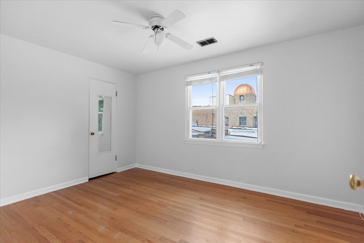 Foto principal - 1456 W Irving Park Rd