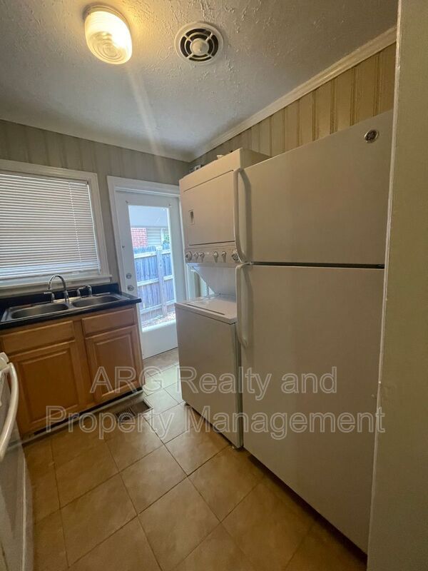 Foto del edificio - 2069 Arlington Ave NE