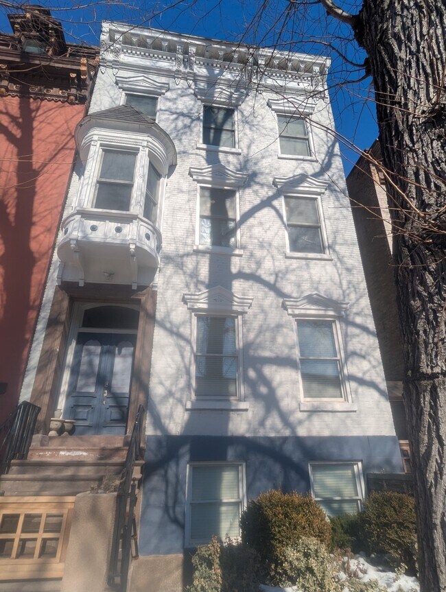 Foto del edificio - 35 Clinton Ave