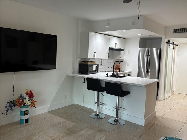 Building Photo - 2900 NE 30th St