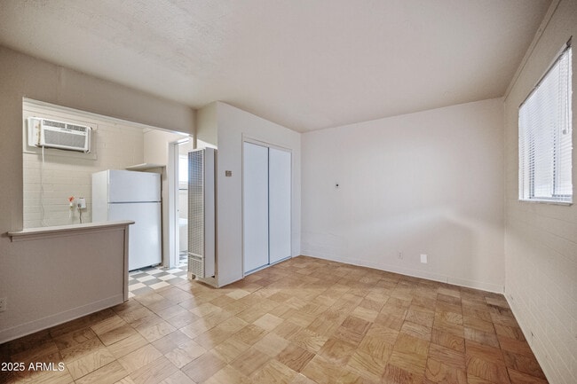 Building Photo - 343 W Portland St