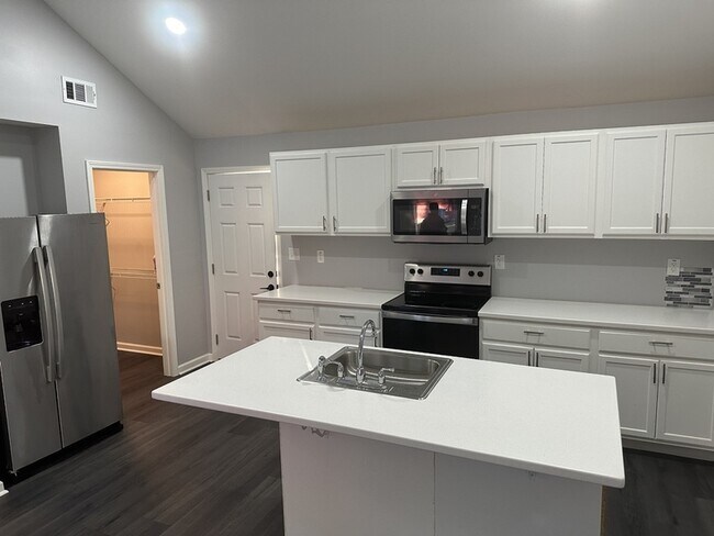 Foto del edificio - 6695 Connell Rd