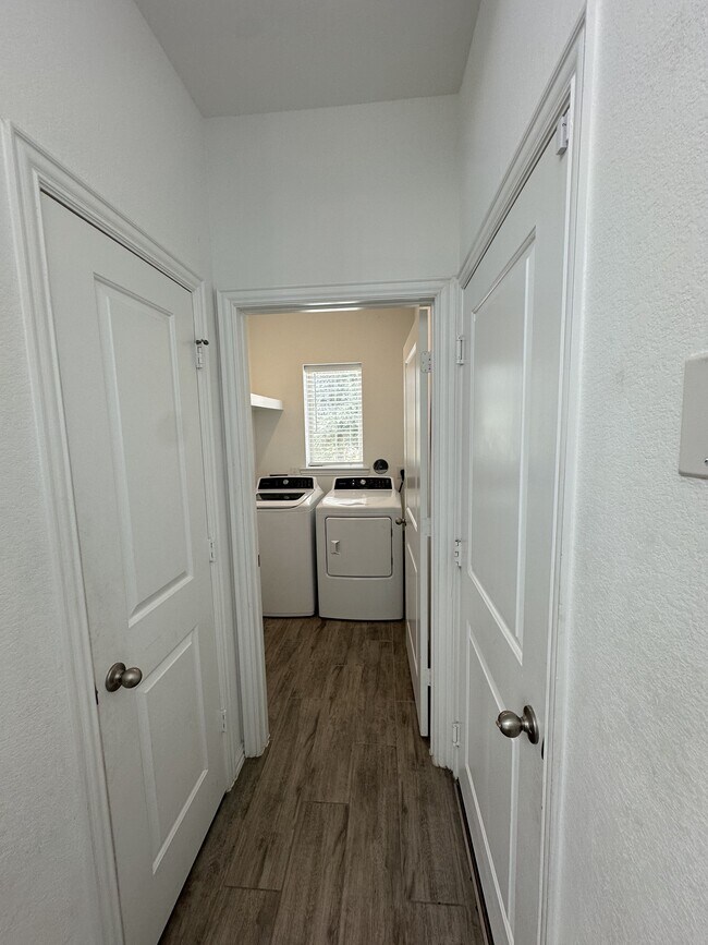 Foto del edificio - 3702 Allegro Dr